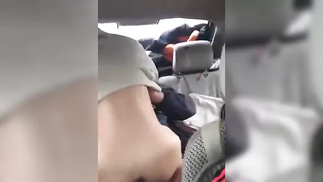 Kız arkadaşımı arabaya bindirdiğimi söyledim.
